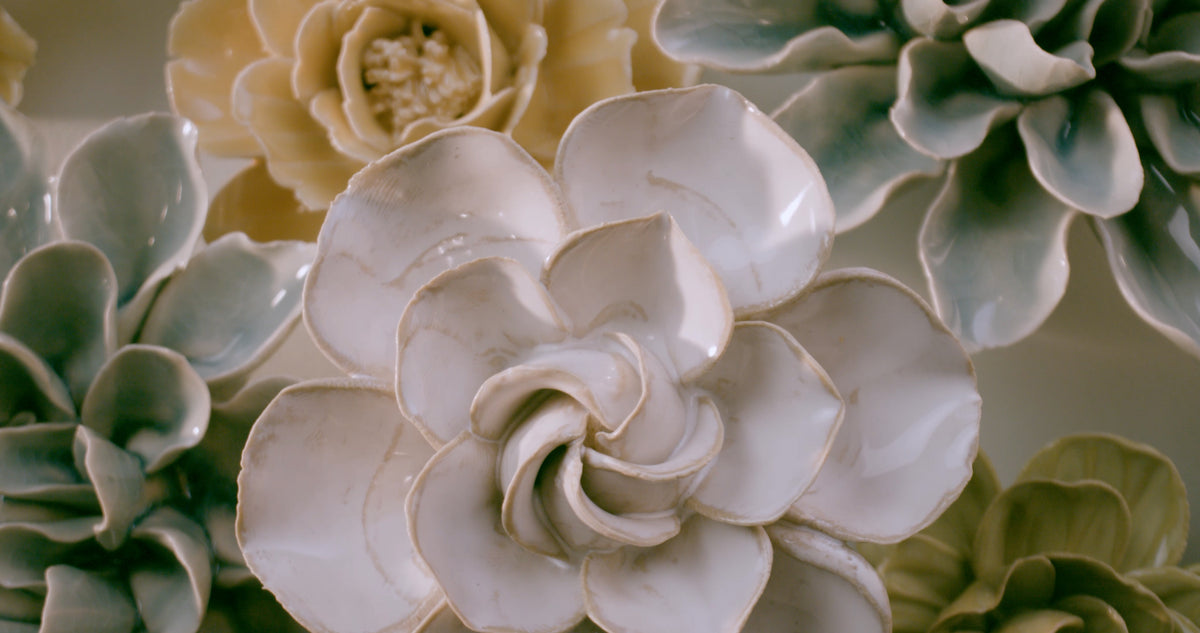 Spinning ceramic flowers, zooming out to see various colors